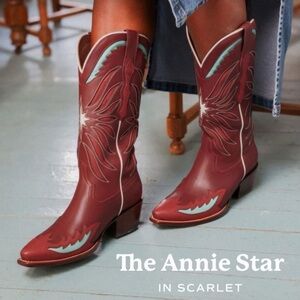 ***ISO*** Annie Stars in Scarlet - Tecovas